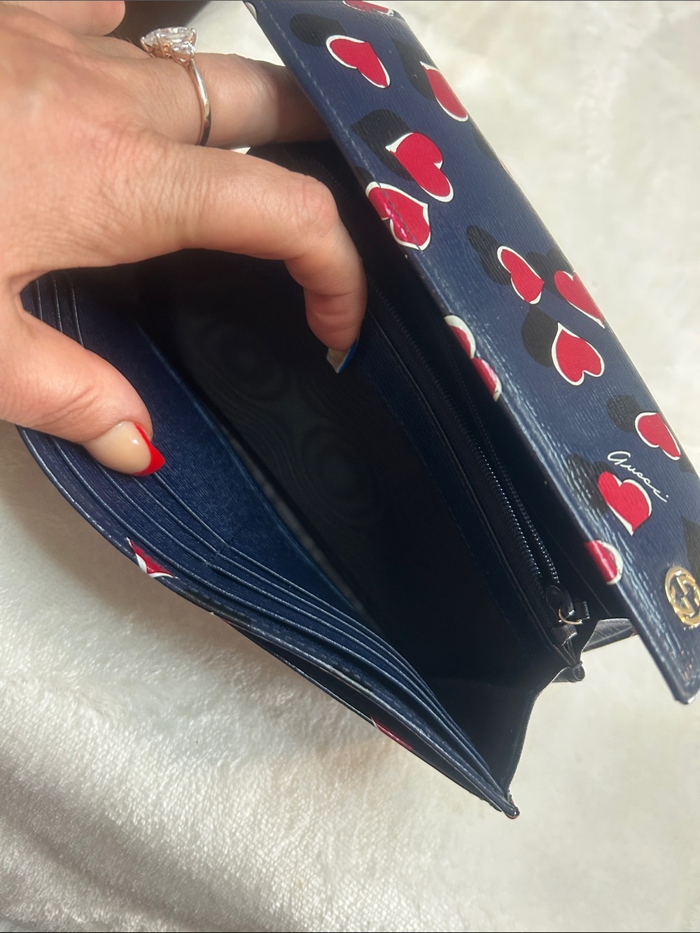 Gucci Navy Wallet LIMITED EDITION with Red Heart Print and Gold Logo NWOT - Picture 4 of 12